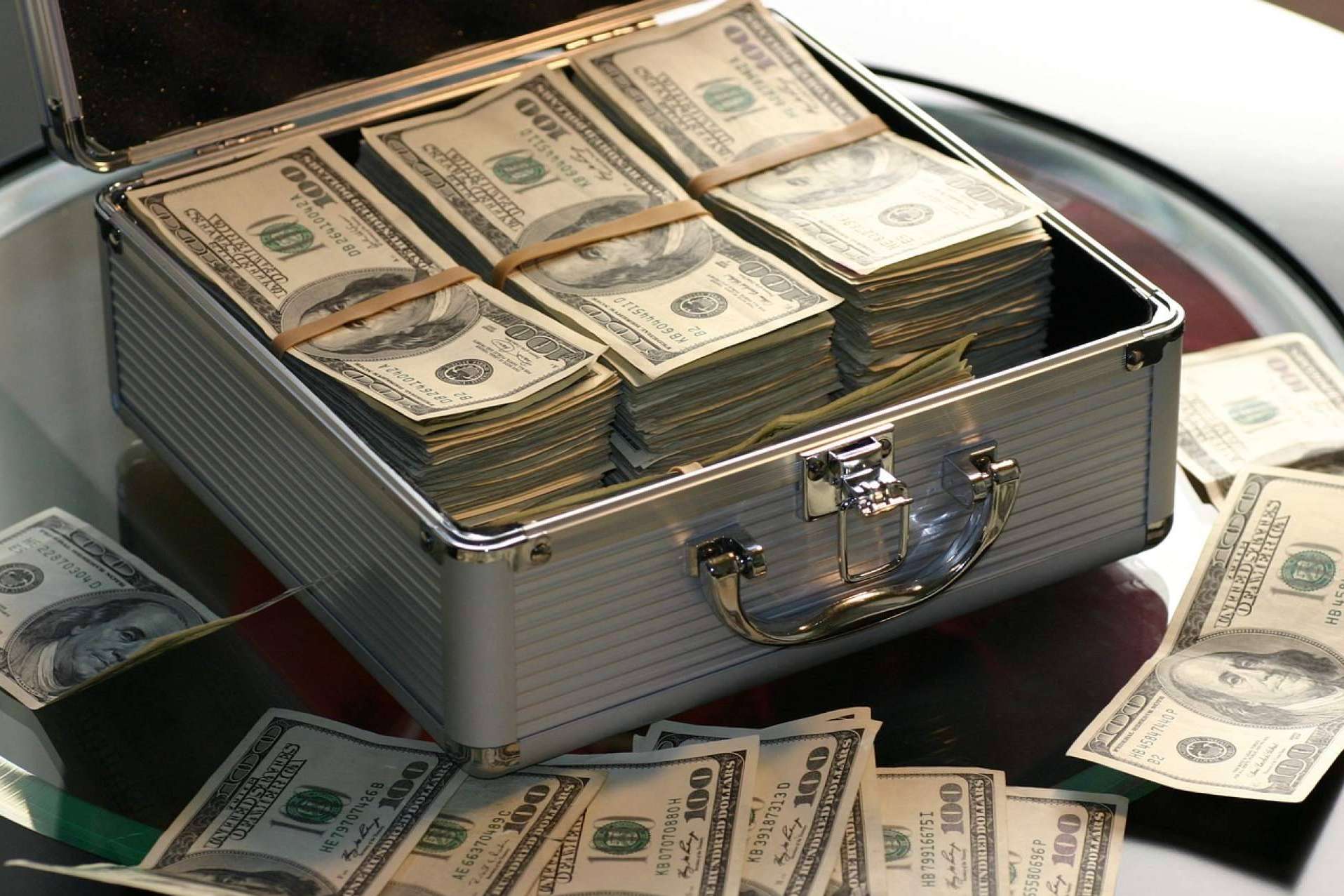 Former official and financial group linked to million-dollar fraud and money laundering in housing project