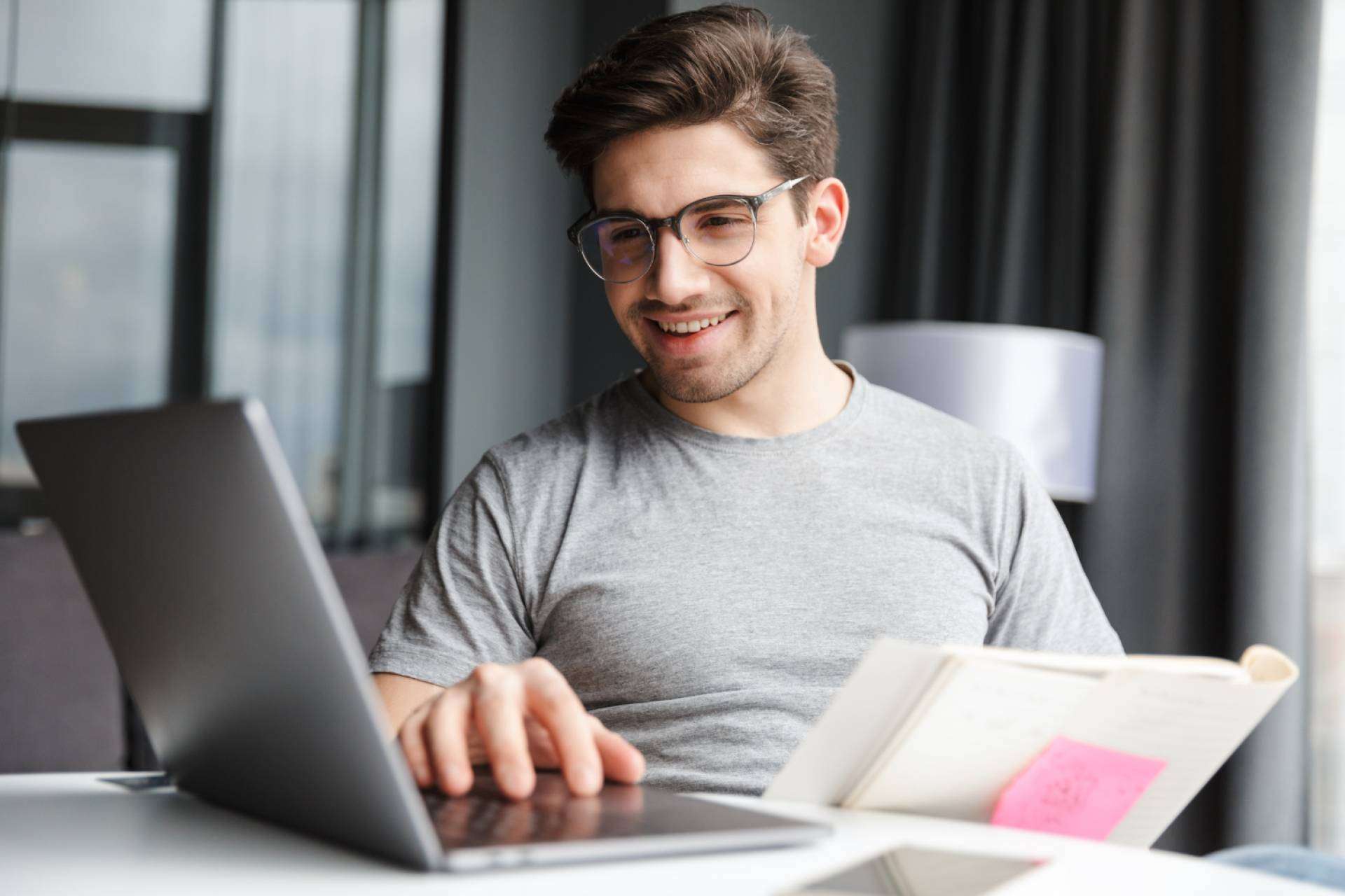 Knowee for Sales Teams; Centralized Contacts, Smart Scanning, and Real-Time Access